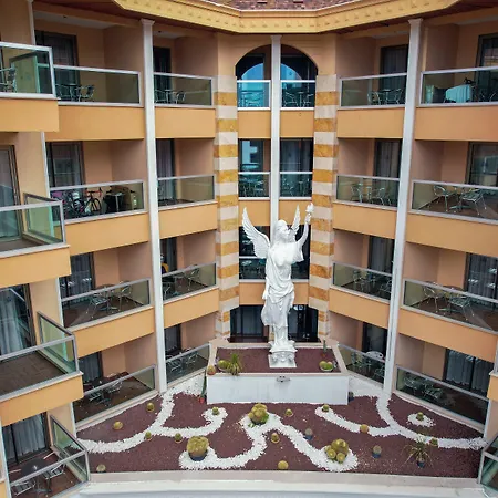Tac Premier & Resort